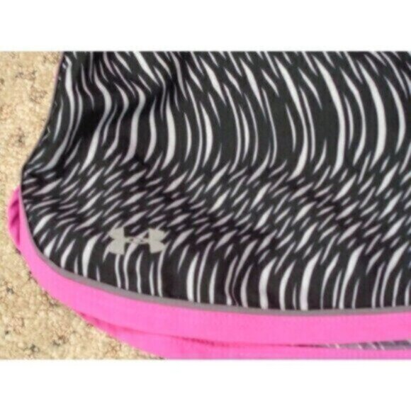 NEW Under Armour women's small (fitted) black/gray/pink shorts MSRP $65 - Picture 7 of 7